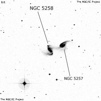 Negativní snímek oblohy NGC 5258